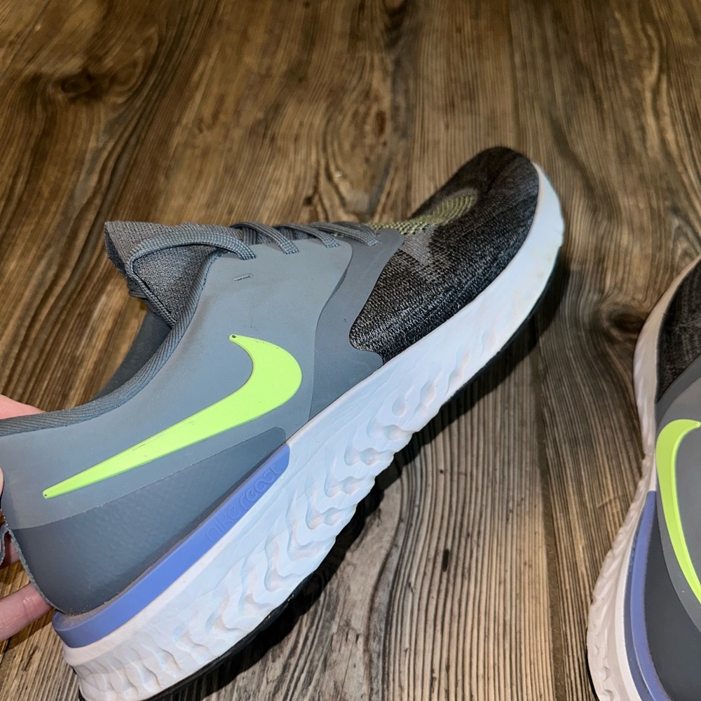 💜 SOLD 💜 Nike Odyssey React Flyknit 2 Running Shoe - Picture 8 of 10
